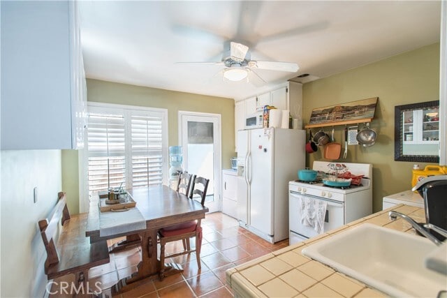 Building Photo - 227 Avenida Miramar