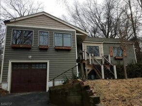 Building Photo - 77 Woodlawn Rd