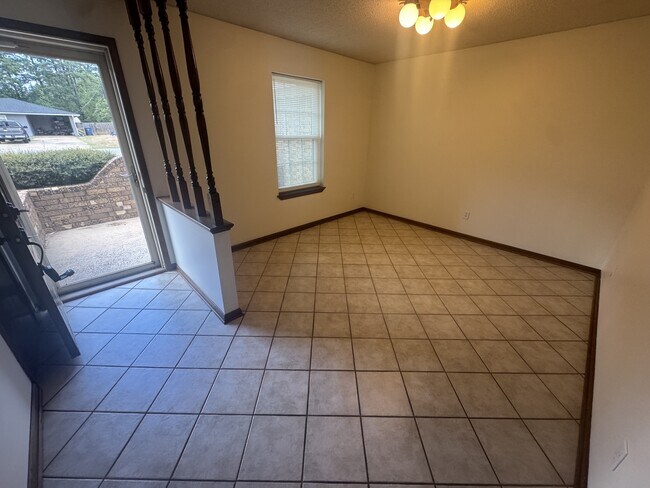 Foto del edificio - 1619 Leawood Dr
