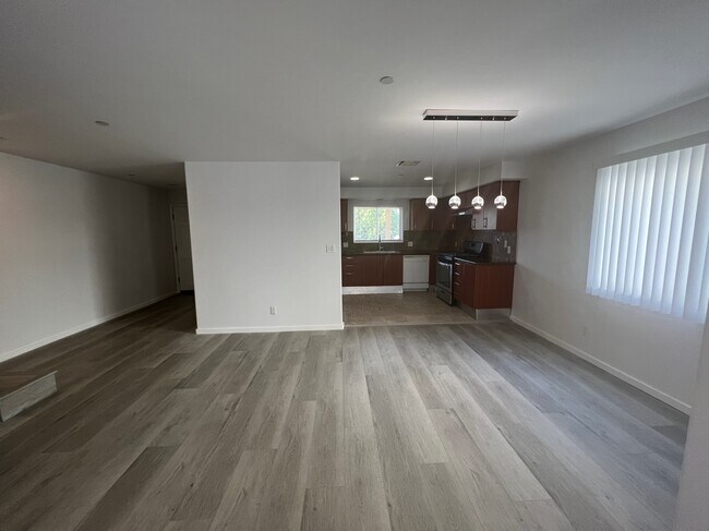 dining / kitchen - 6452 Woodley Ave