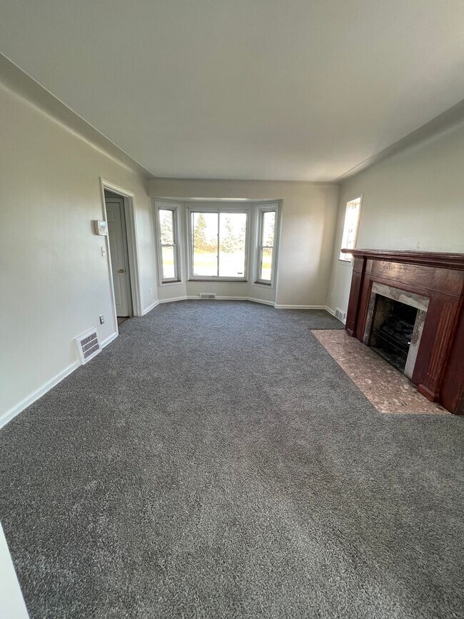 107 Elizabeth Lake Rd, Pontiac, MI 48341 House Rental in Pontiac, MI