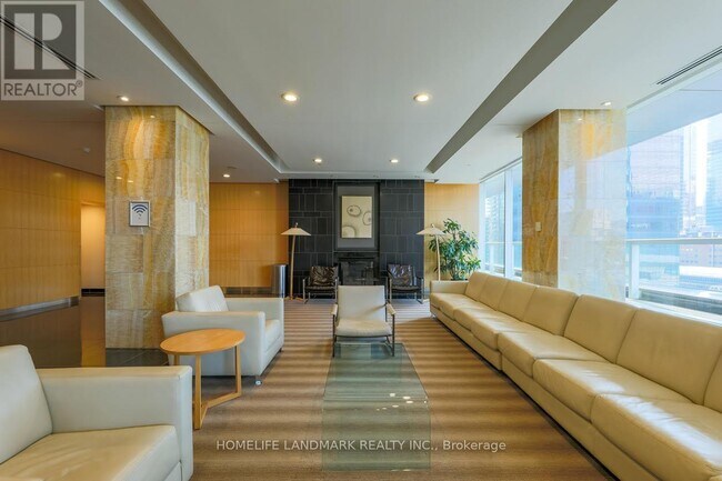 Photo du bâtiment - 55 Bremner Blvd