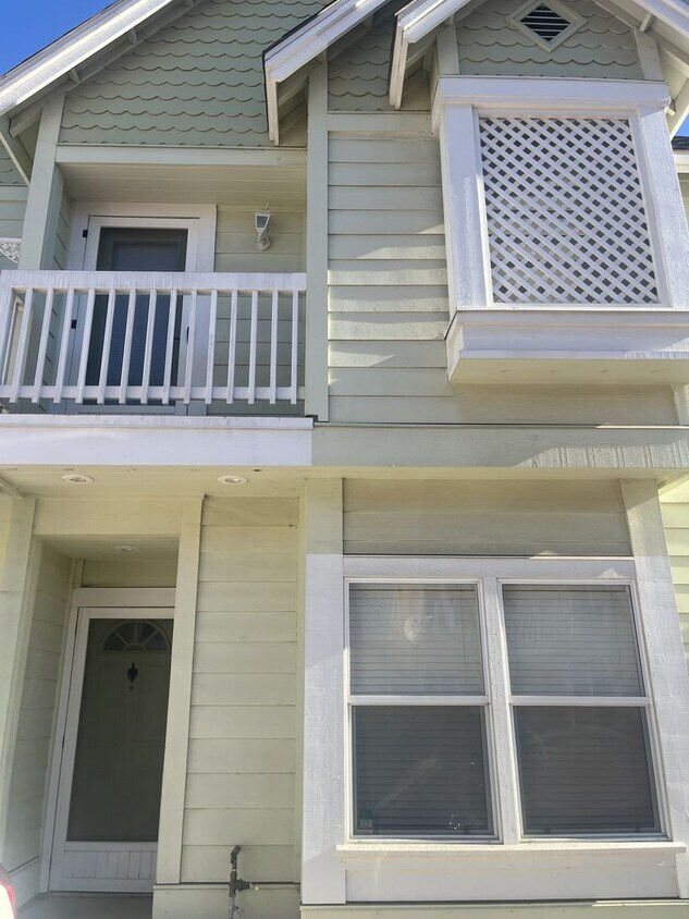 Foto principal - Charming 2 Bedroom-1.5 bath Home Available...