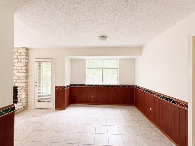 Building Photo - 5804 Shreveport Dr