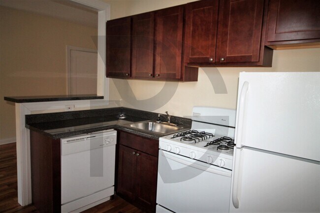 Building Photo - 3935 N Janssen Ave