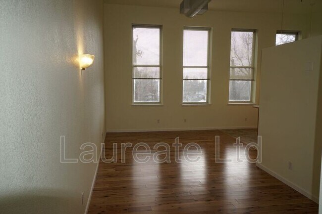 Foto del edificio - 5025 Lowell Blvd