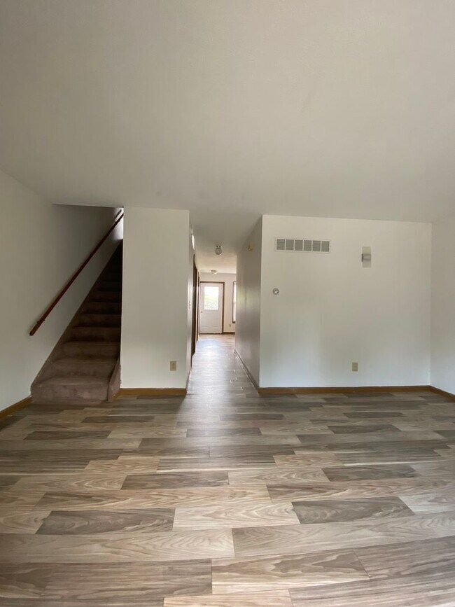 Building Photo - 817 W Wilden Ave