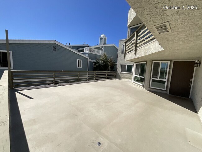 Building Photo - Granada34021