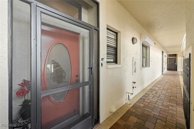 Building Photo - 5515 SW 12th Ave