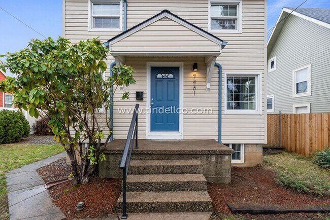 Building Photo - Updated 3 bedroom, 3 Level Home near New S...