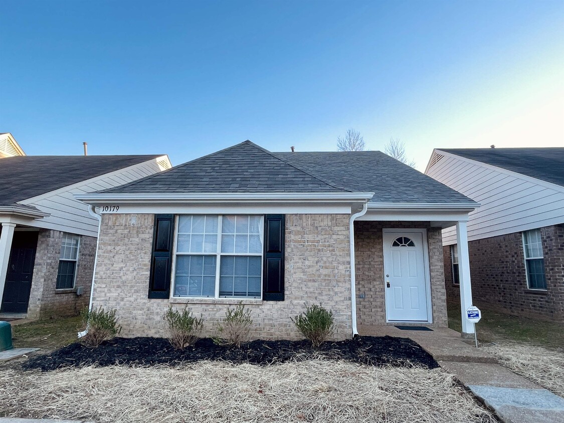 Primary Photo - 10179 Sterling Ridge Dr