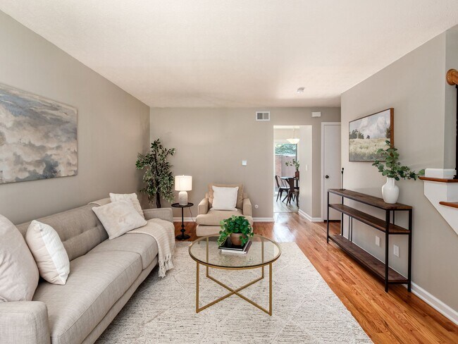 Foto del edificio - 1766 Willoway Cir S