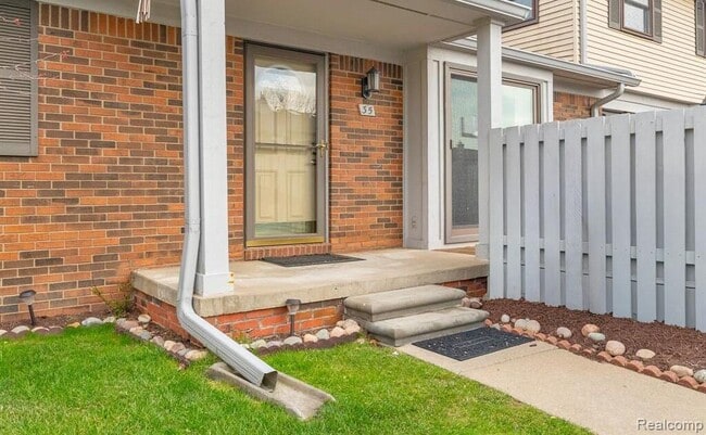 Building Photo - 1921 Vine Way Dr
