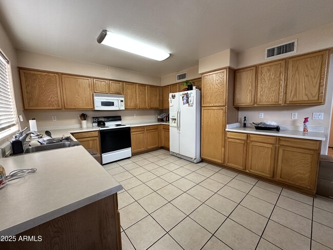 Building Photo - 10971 W Rio Vista Ln