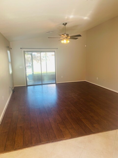 Foto del edificio - HOUSE FOR RENT