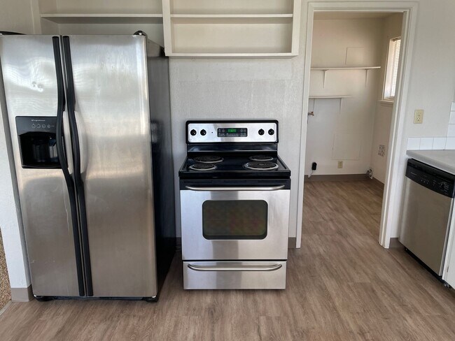 Foto del edificio - Lakefront Duplex!