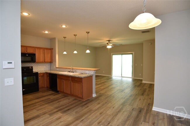 Building Photo - 5 Canyon Oak Loop
