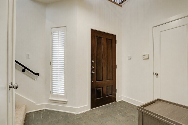 Building Photo - 1412 Castle Ct