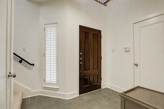 Building Photo - 1412 Castle Ct