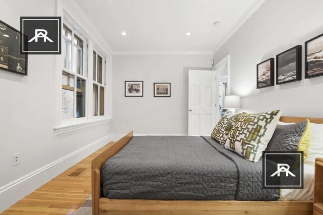 Building Photo - 3 bedroom in Boston MA 02116