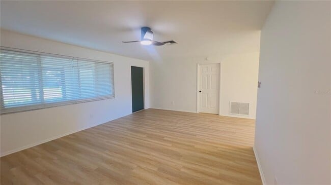 Foto del edificio - 8675 Lantana Dr