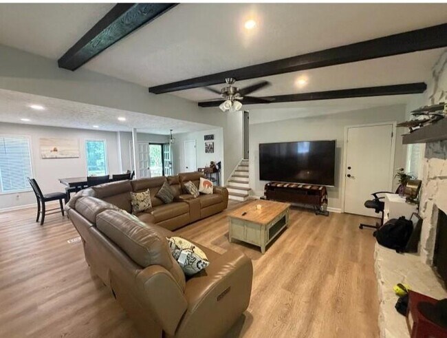 Foto del edificio - 2532 Hidden Hills Dr