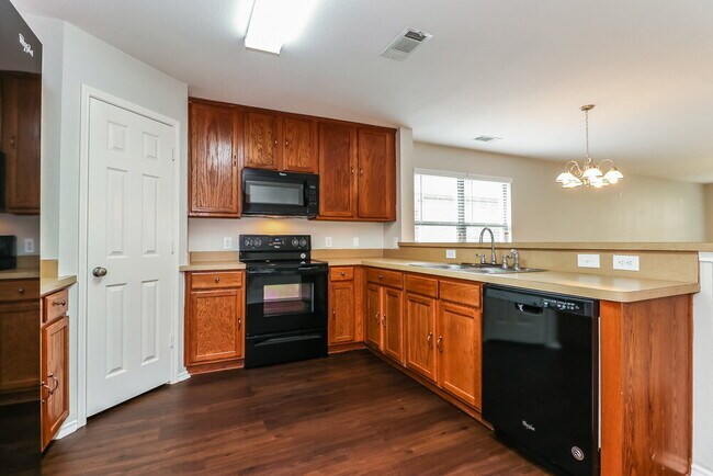 Foto del edificio - 7209 Lindentree Ln