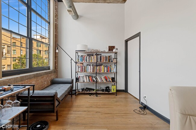 Building Photo - 17 N Loomis St