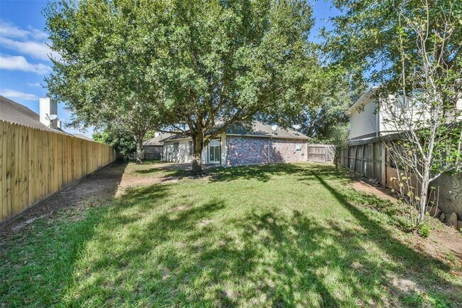 Building Photo - Wonderful 3 bedroom, 2 bath home located o...