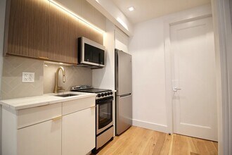 Building Photo - 223 E 96th St
