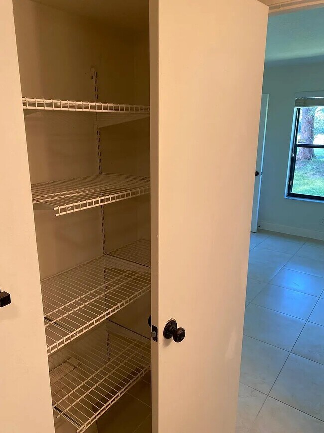 Foto del edificio - 21900 Lake Forest Cir