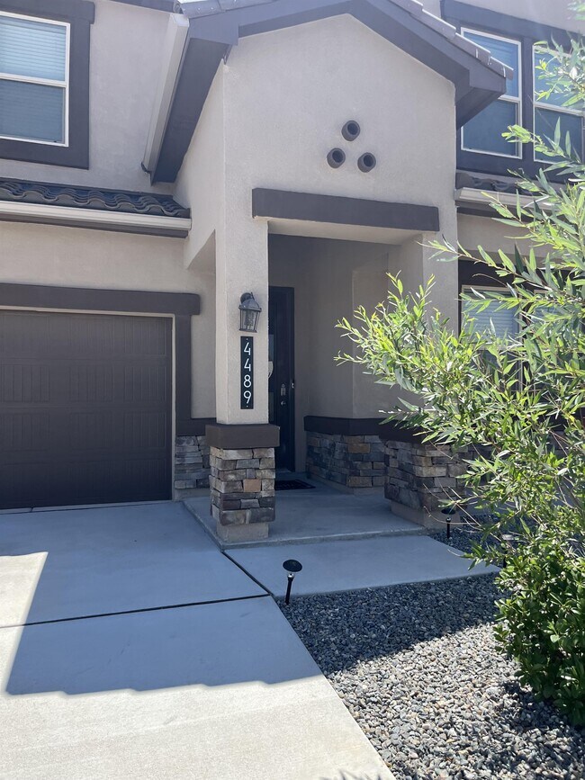 Foto del edificio - 4489 Skyline Loop NE