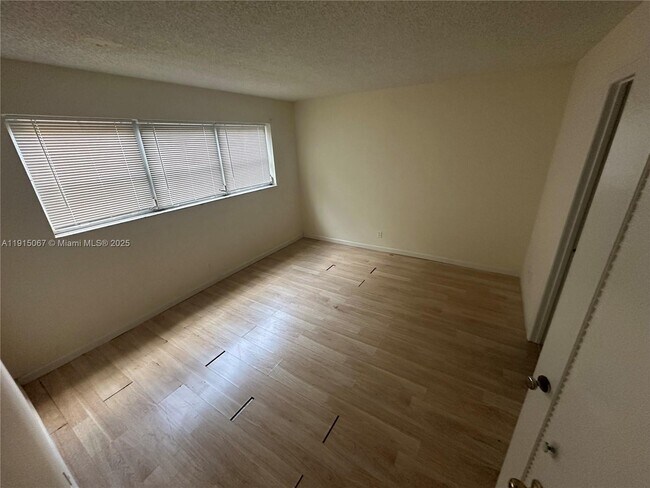 Foto del edificio - 1700 NW 58th Terrace