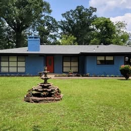 Foto principal - 209 S Laurel St