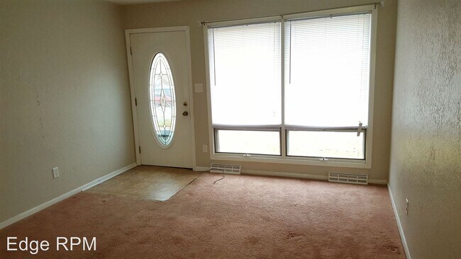 Building Photo - 3 br, 1 bath Apartment - 5711 Dahlia BD