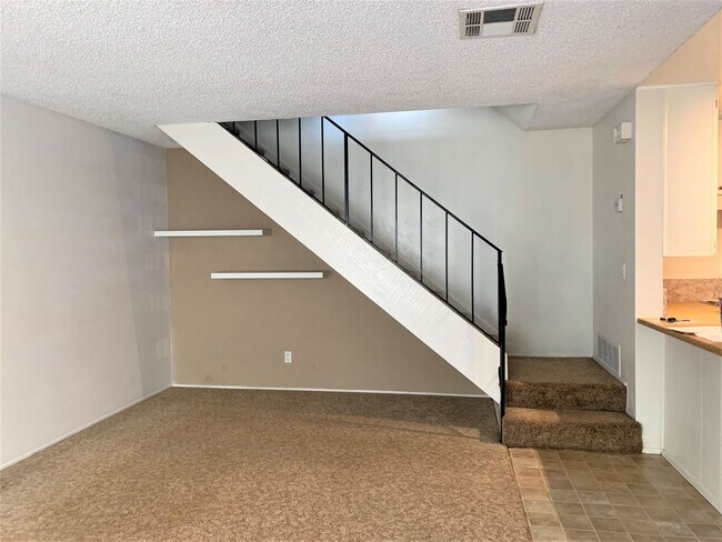 Foto del edificio - 2BR/1BA Townhome with pool in Penasquitos ...