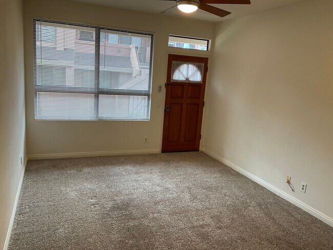 Building Photo - 2 Bedroom 2 Bath Condo 5722 E. Stillwater ...