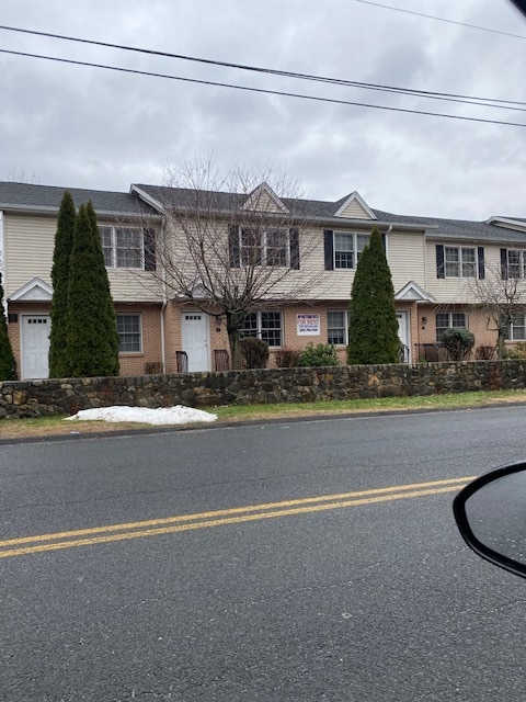 Primary Photo - 1541 Highland Ave