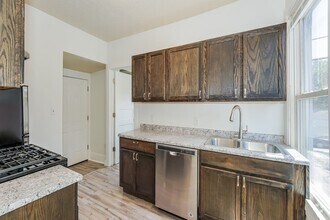 Building Photo - 1115 1/2 4th St NE