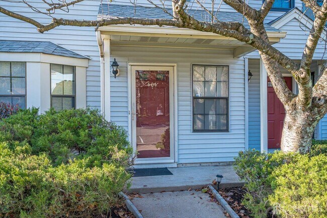 Foto del edificio - 404 Maplecrest Rd