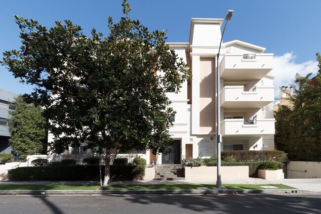 Building Photo - 1726 S Bentley Ave
