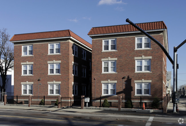 Building Photo - 300-306 Elmwood Ave