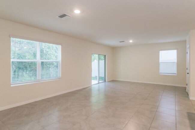 Foto del edificio - 7545 Cypress Walk Dr