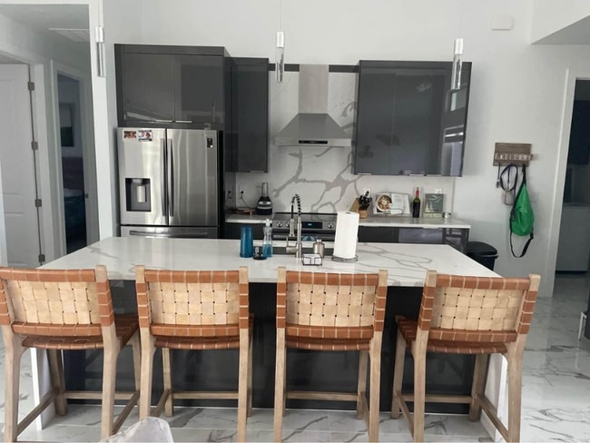 Building Photo - 1438 Embers Pkwy W