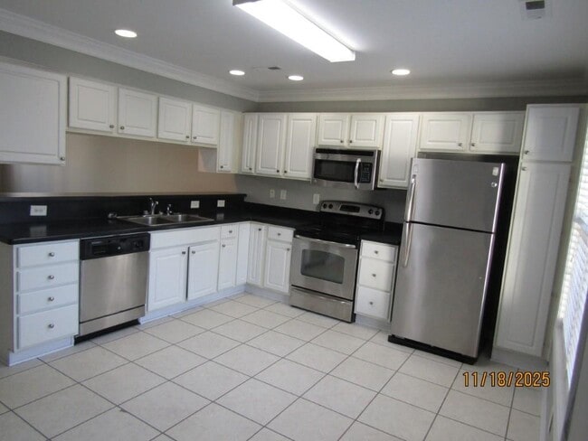 Foto del edificio - 4128 Horseshoe Rd N