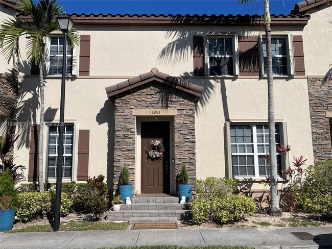 Building Photo - 16963 SW 92nd St