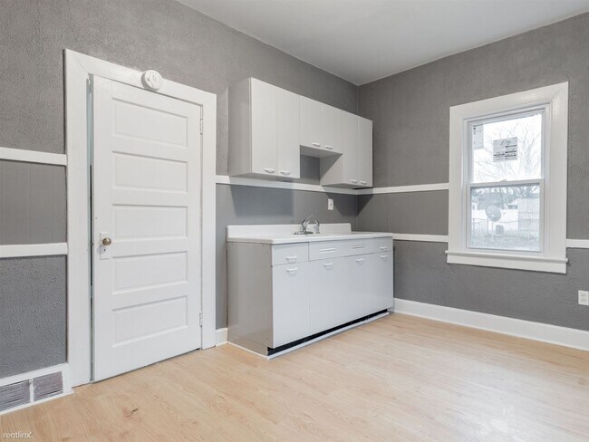 Building Photo - 2 br, 1 bath House - 5814 Prosser Avenue A