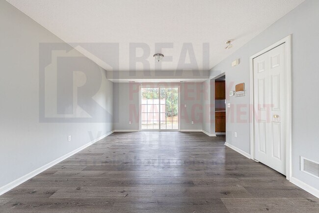 Foto del edificio - Beautifully maintained 3 Bed 2 Bath Home i...