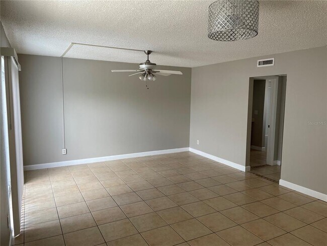Building Photo - 1000 S Semoran Blvd
