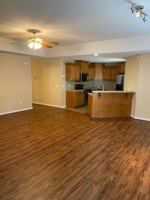 Building Photo - 3701 Beacon Dr